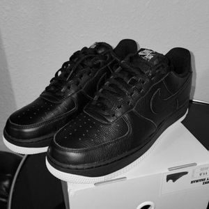 NIKE AIR FORCE BLACK Men's Size 11.5 color black  white sneaker shoe New